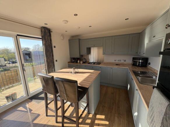 4 bed Detached for sale Image 7