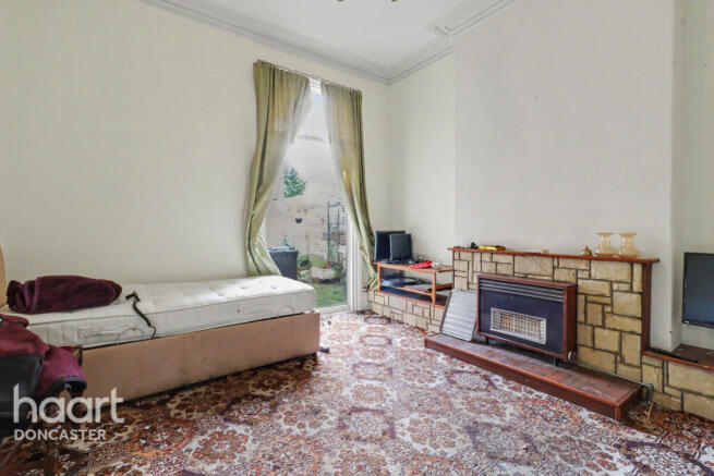 6 bed Semi-Detached for sale Image 9