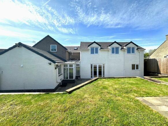 f06ba4de-e92b-4980-93a9-172c4f8bf1c9.jpg