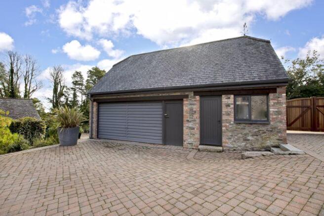 Garage/Boat Store