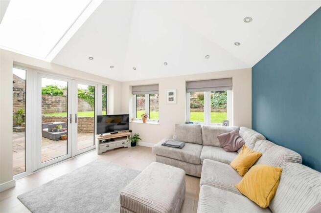 OPEN-PLAN DINING KITCHEN AND GARDEN ROOM
