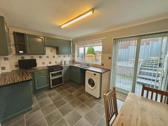 2 bed House to rent Image 6