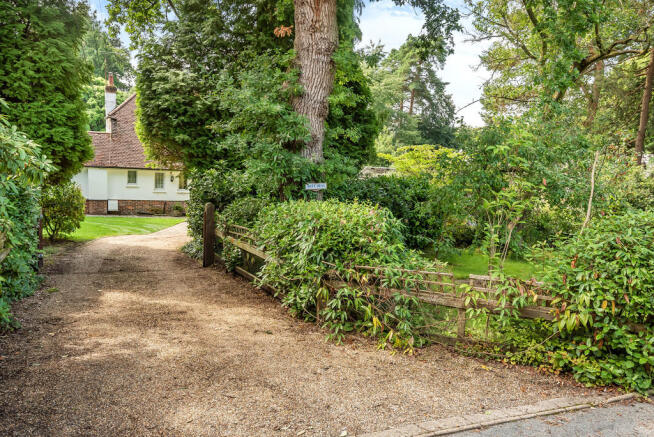 Driveway to front