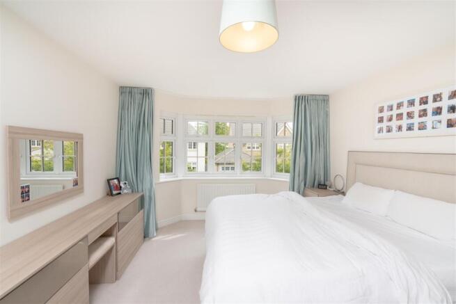 4 bed Detached for sale Image 12