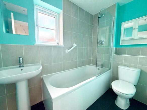3 bed Semi-Detached for sale Image 6
