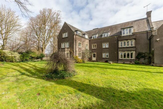Carfax Court Redland communal front.jpg