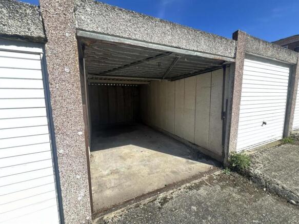 garage 2.jpg