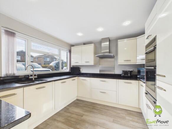 EweMove Estate Agents - 82 Windermere Avenue - Kit