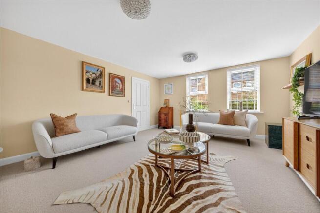 5 bed Detached for sale Image 2