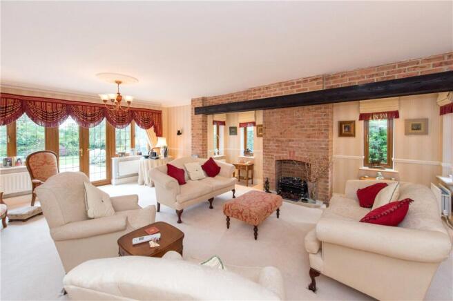 5 bed Detached for sale Image 4