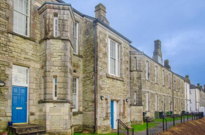 7 Royffe Way Bodmin 01208 74182