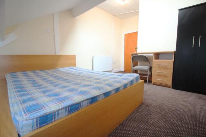 8 bed Terraced to rent Image 12