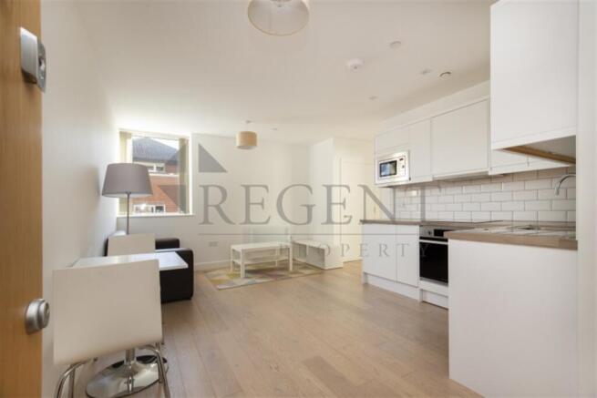 Kitchen to dining ar