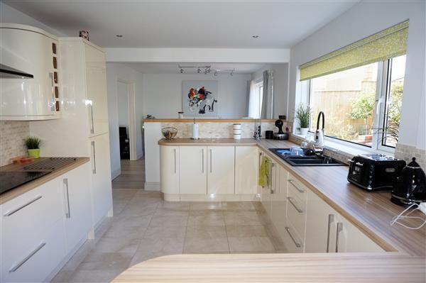 OPEN PLAN KITCHEN