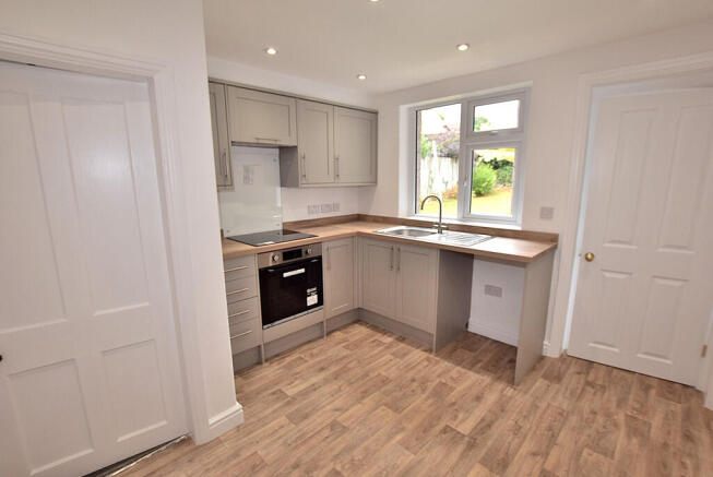 2 bed Ground Flat to rent Image 5