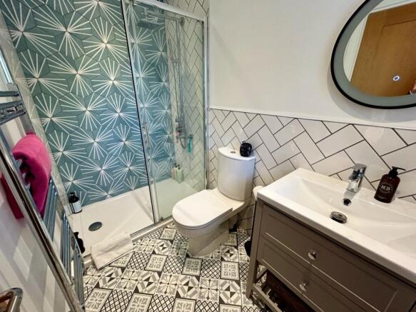 Ensuite to Bedroom 2