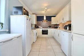 10, Mosbach Place, Lymington SO41 9NQ