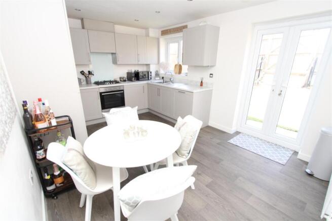 3 bed Semi-Detached for sale Image 8