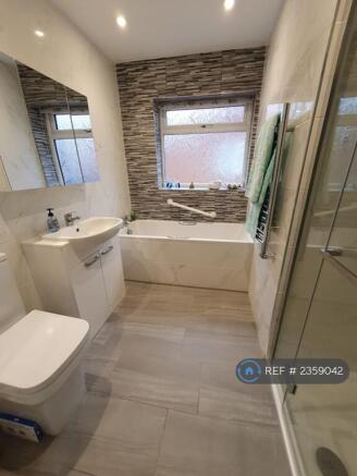 Main Bathroom 
