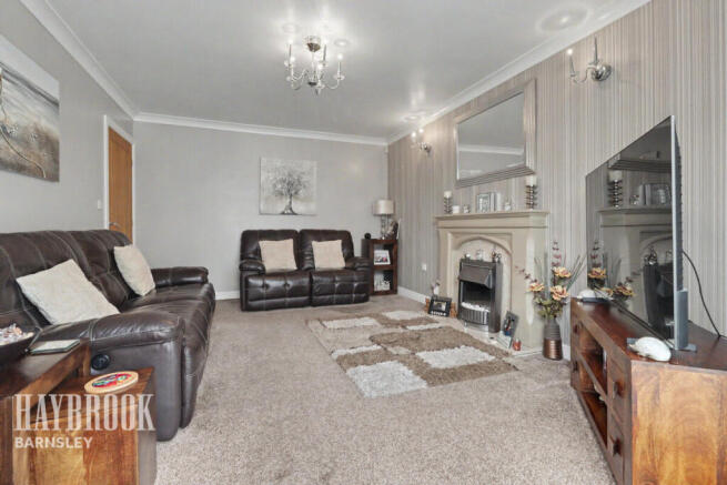 4 bed Detached for sale Image 8