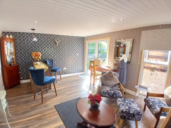 GARDEN ROOM 