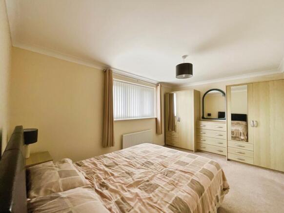 3 bed Semi-Detached for sale Image 12