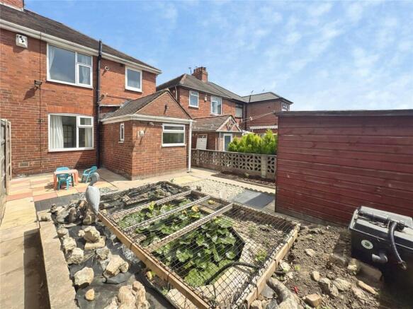 3 bed Semi-Detached to rent Image 6
