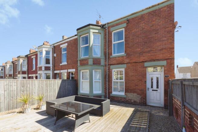 4-bed flat on Cambridge Avenue, Whitley Bay, NE26, £250,000