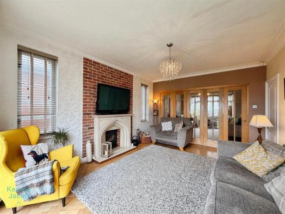 4 bed Detached for sale Image 7