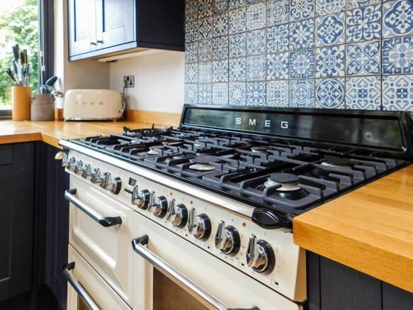 4 bed Detached to rent Image 6