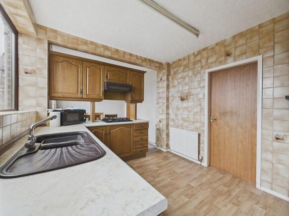 3 bed Semi-Detached for sale Image 7