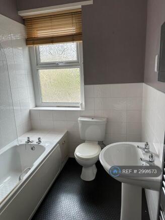 2 bed Terraced to rent Image 5