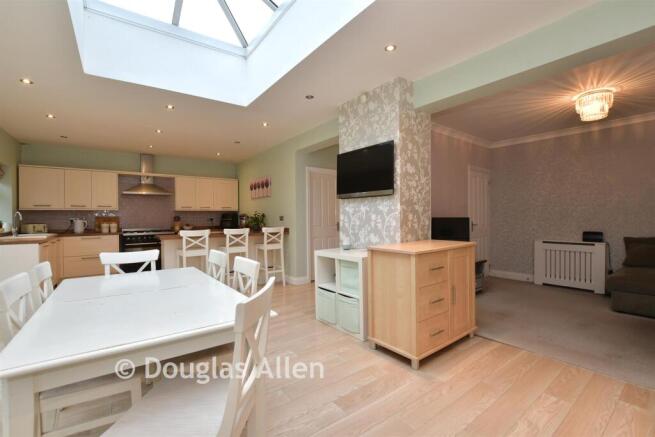 Kitchen/Lounge /Dining Area