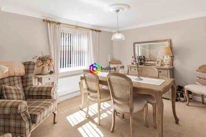 4 bed Detached for sale Image 8