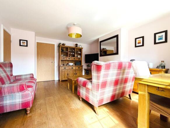 4 bed Semi-Detached for sale Image 5