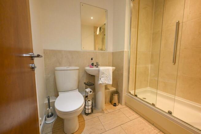 3 bed Apartment for sale Image 6