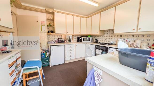 3 bed Semi-Detached for sale Image 7