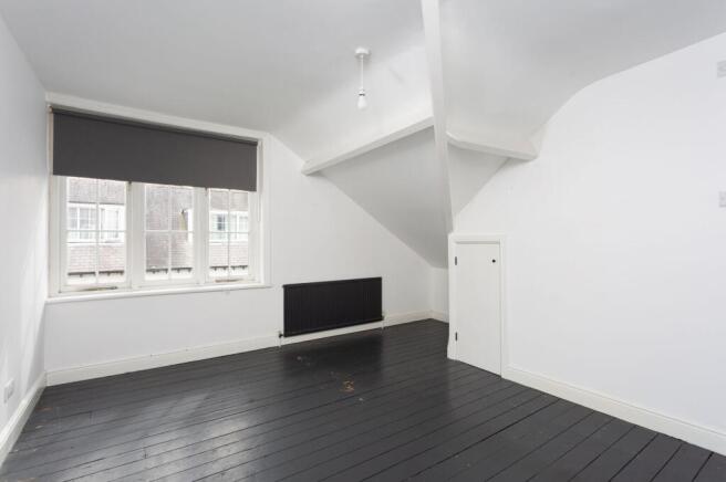 4 bed Town House for sale Image 11