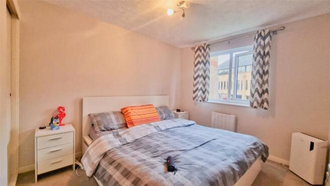 Belgravia Court, St Georges Close, Horley, RH6 photo 4