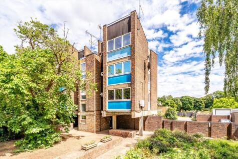 Wellesley Road, Strawberry Hill