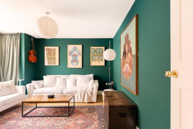 1R1RBN - Living Room C.jpg