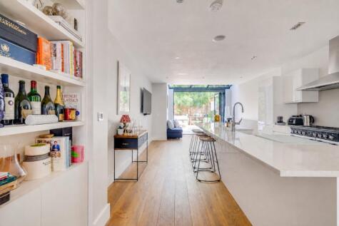 Queens Road, SW14