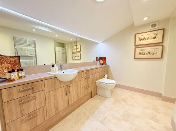 2 bed Apartment for sale Image 11