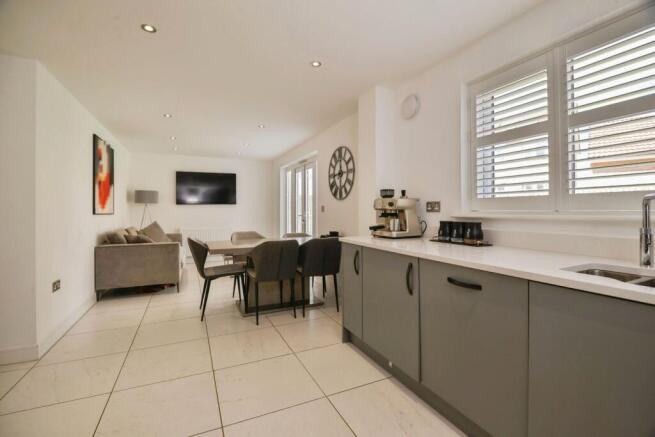 4 bed Detached for sale Image 5