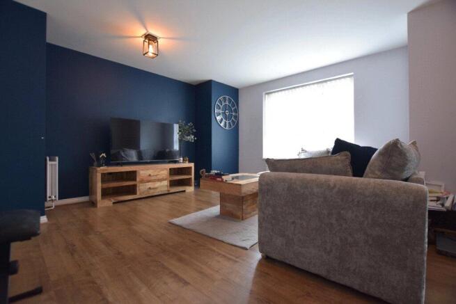 2 bed Apartment for sale Image 4