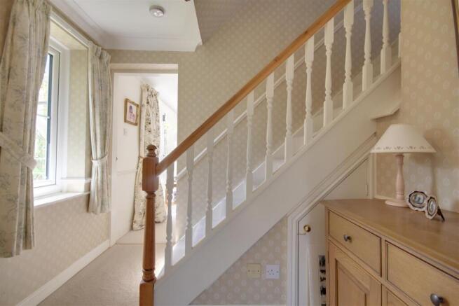 5 bed Detached for sale Image 6