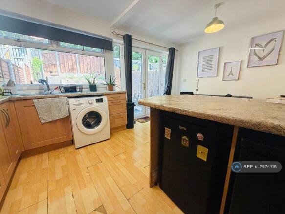 3 bed Terraced to rent Image 8