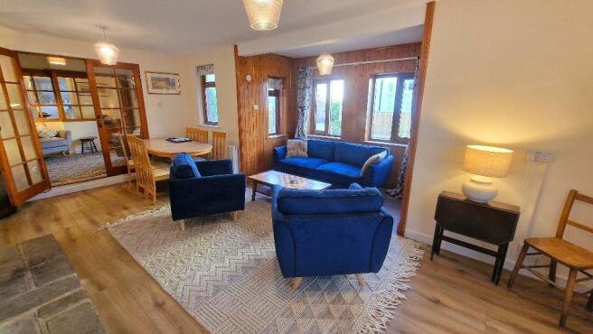 Sitting Room / Dining Room