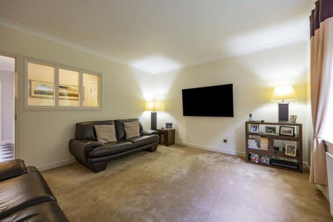 7_MILLERSNEUK_COURT_LENZIE_009.JPG