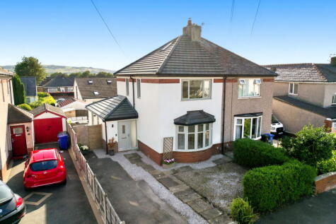 Red Lees Avenue, Burnley, BB10 4JE